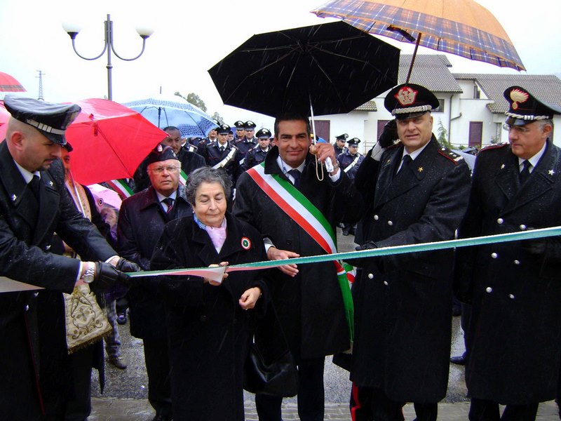 Castronovo di Sicilia: la pioggia non ha fermato l`inagurazione della nuova caserma dei carabinieri